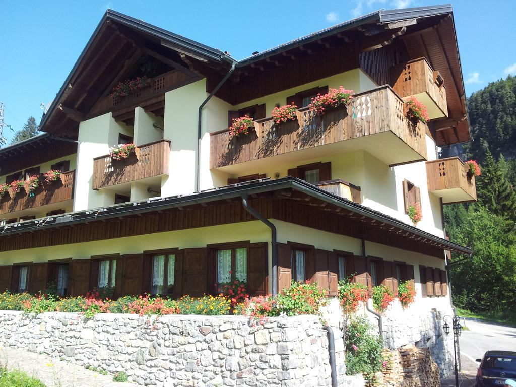 Albergo Nuoitas Forni di Sopra Bagian luar foto