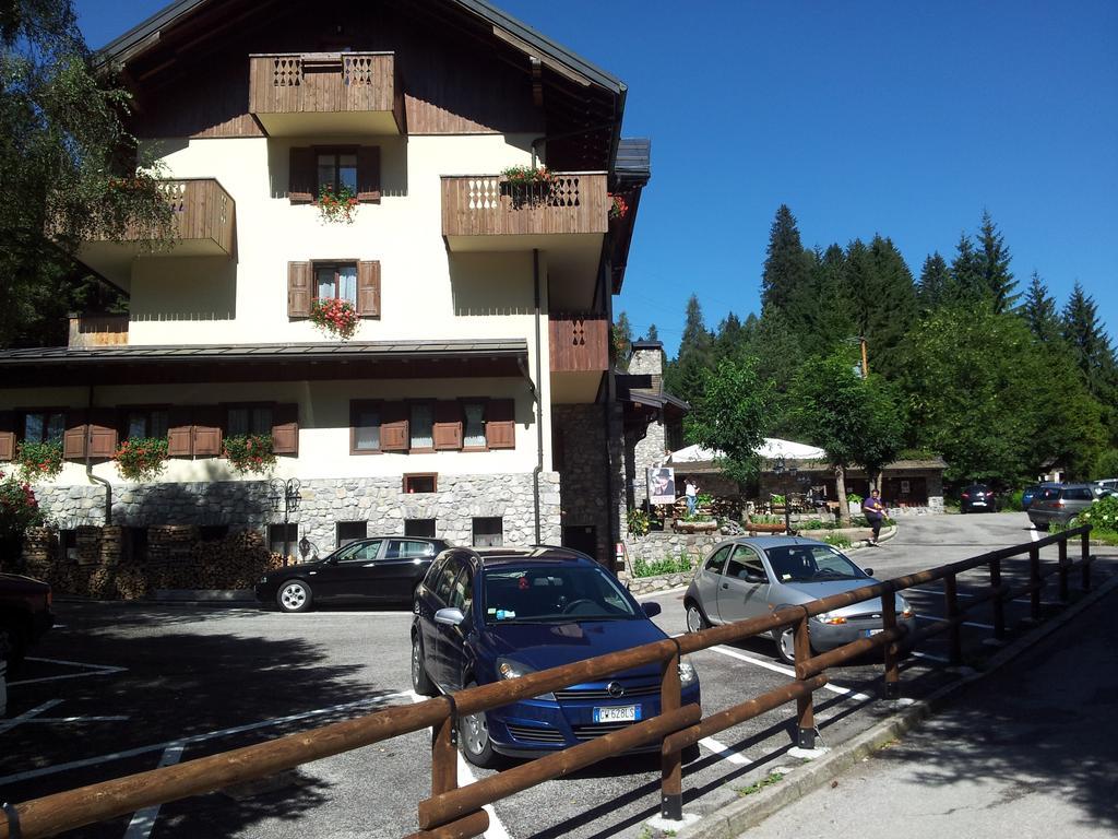 Albergo Nuoitas Forni di Sopra Bagian luar foto