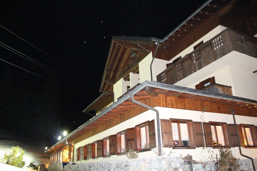 Albergo Nuoitas Forni di Sopra Bagian luar foto