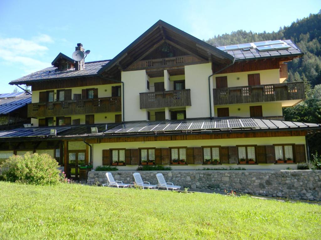 Albergo Nuoitas Forni di Sopra Bagian luar foto
