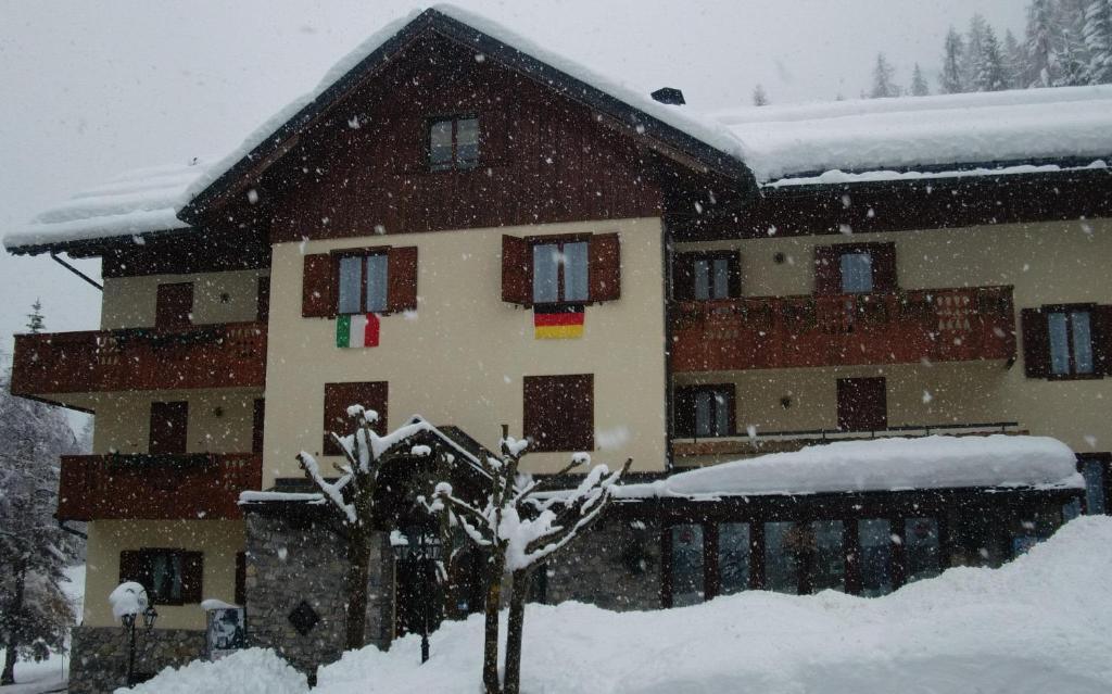 Albergo Nuoitas Forni di Sopra Bagian luar foto