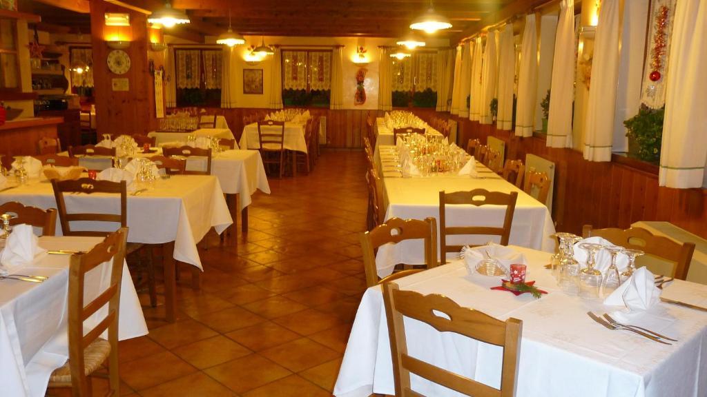 Albergo Nuoitas Forni di Sopra Bagian luar foto