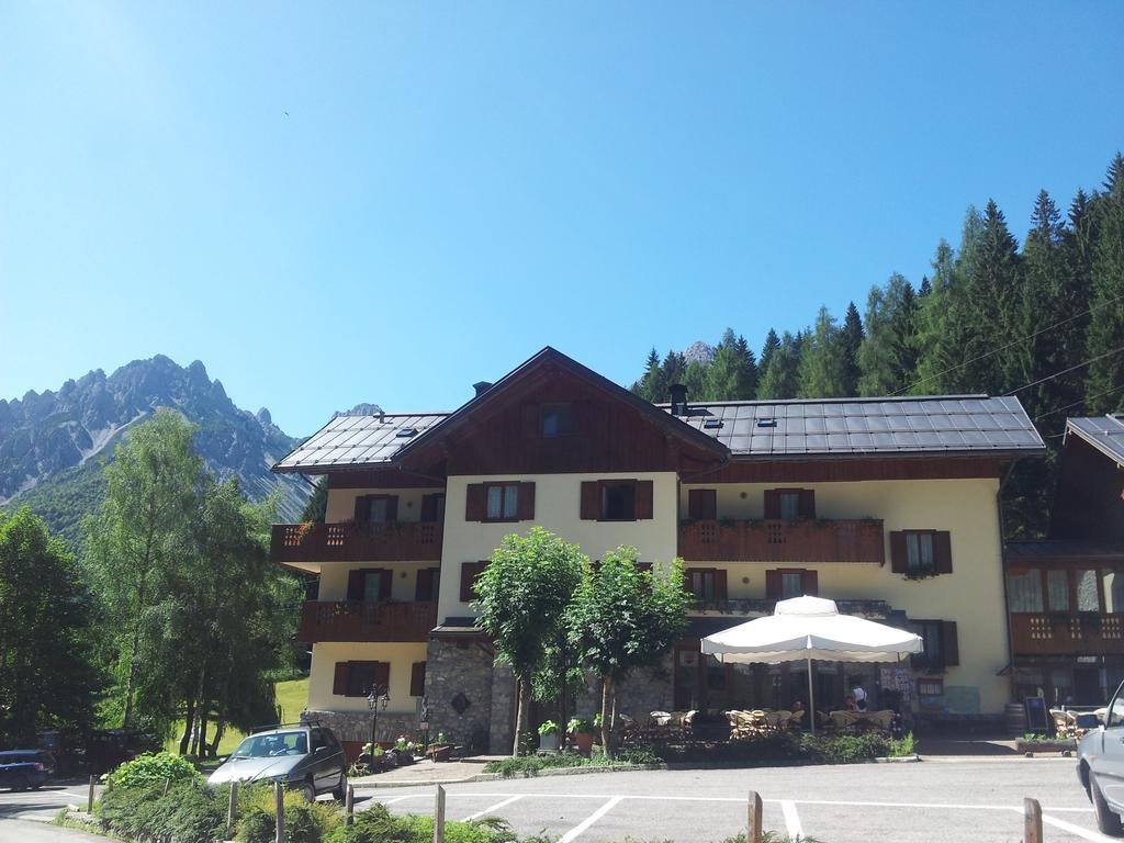 Albergo Nuoitas Forni di Sopra Bagian luar foto